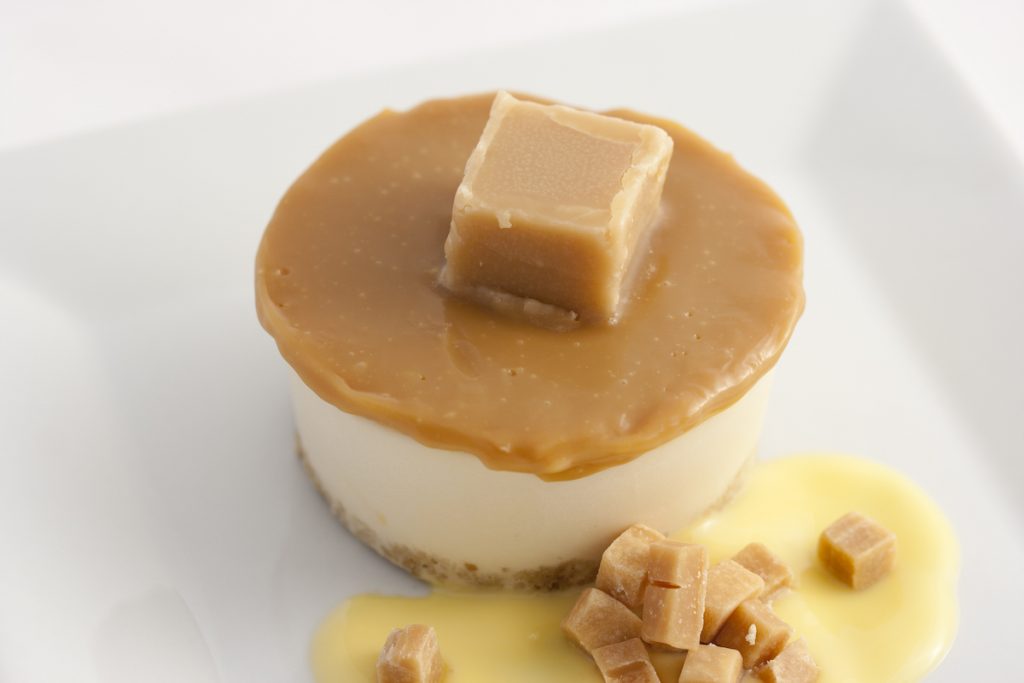 C23138 - Individual DEVON FUDGE Cheesecake. Available from MKG Foods, your foodservice partner in the Midlands.