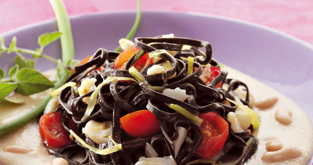 C16062 - Taglioline with Squid Ink. Available from MKG Foods, your foodservice partner in the Midlands.