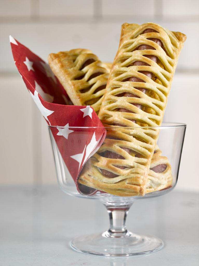 C17109 - Hot Dog Lattice. Available from MKG Foods, your foodservice partner in the Midlands.