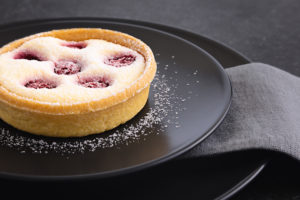 C28013 - Individual Raspberry & White Chocolate Cheesecake