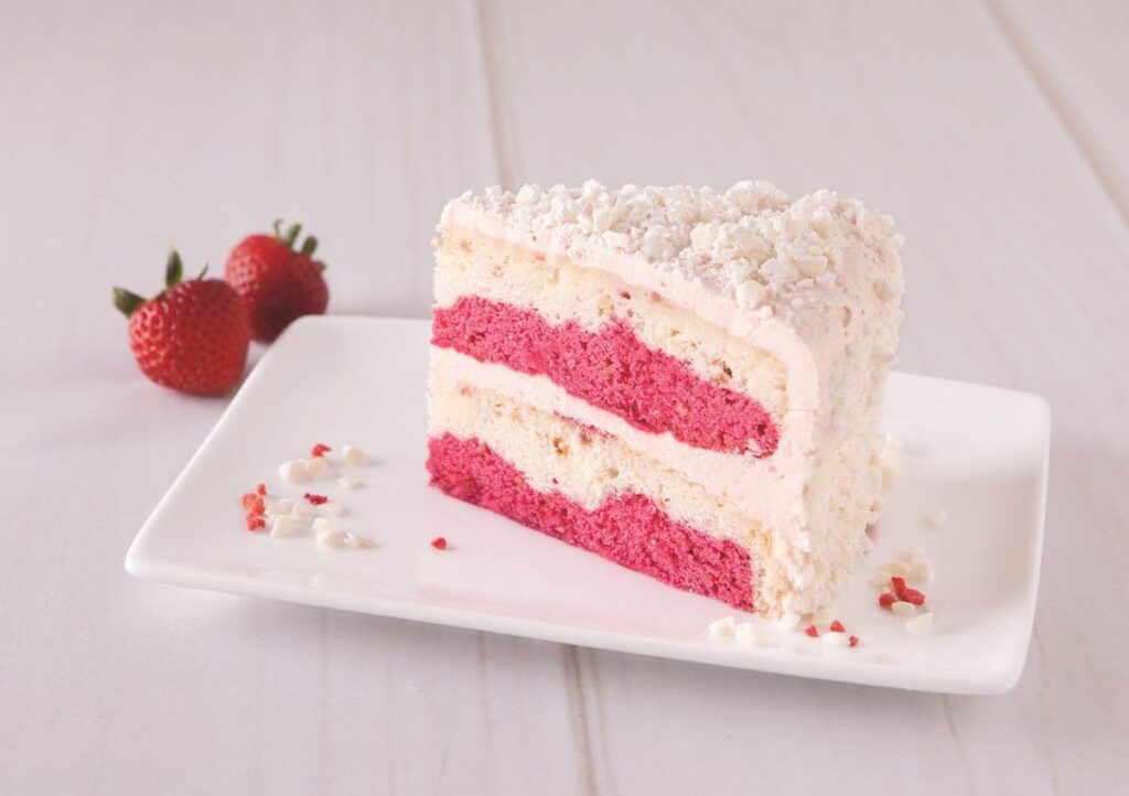 C23367 - Strawberry Float cake
