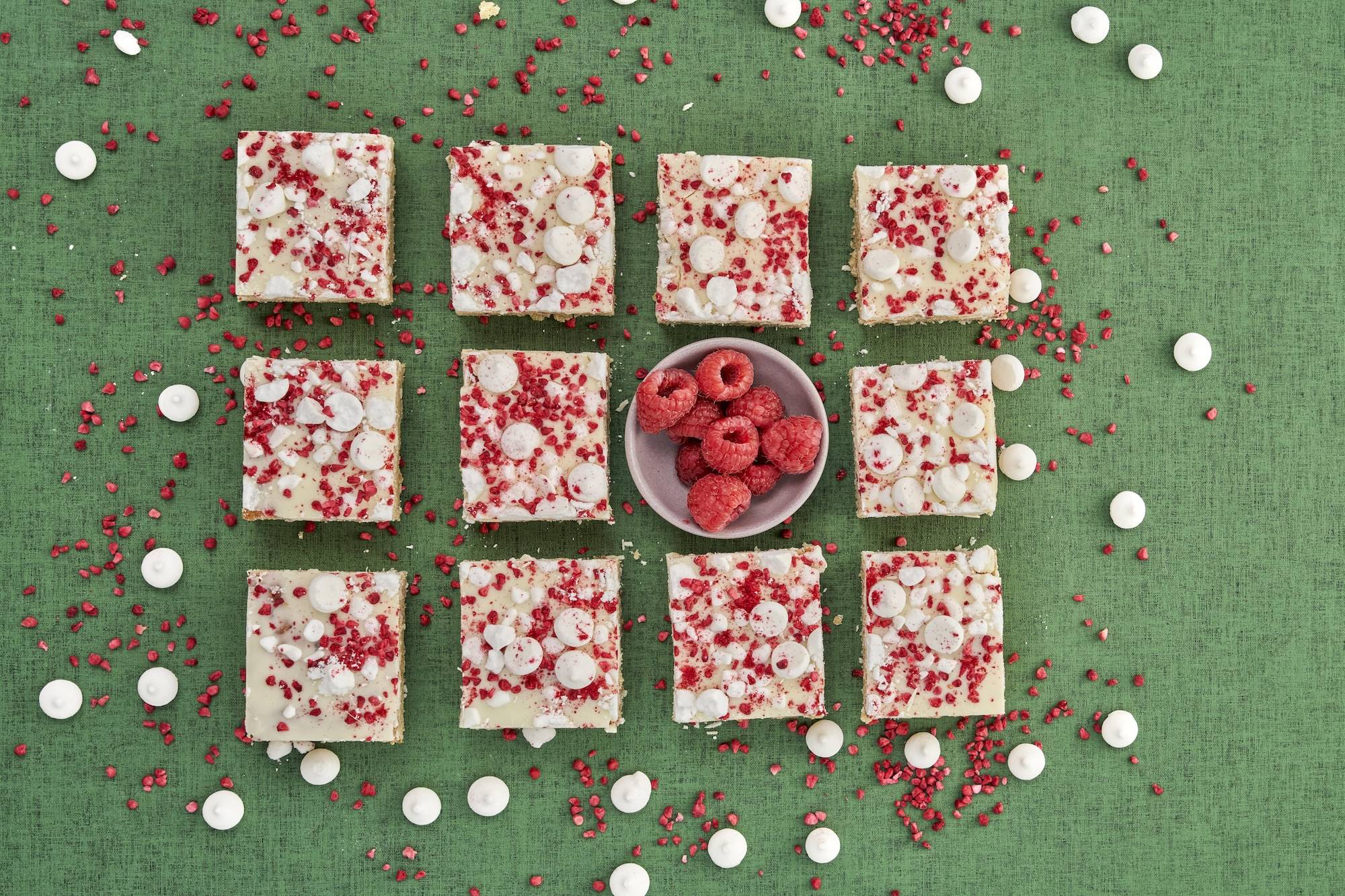 C28040 - Truly Treats - Raspberry Pavlova Blondie